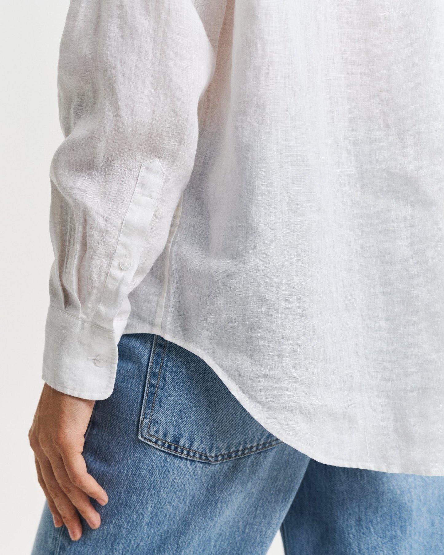 WHITE, REL LINEN SHIRT, CLOSE-UP BY GANT AU.