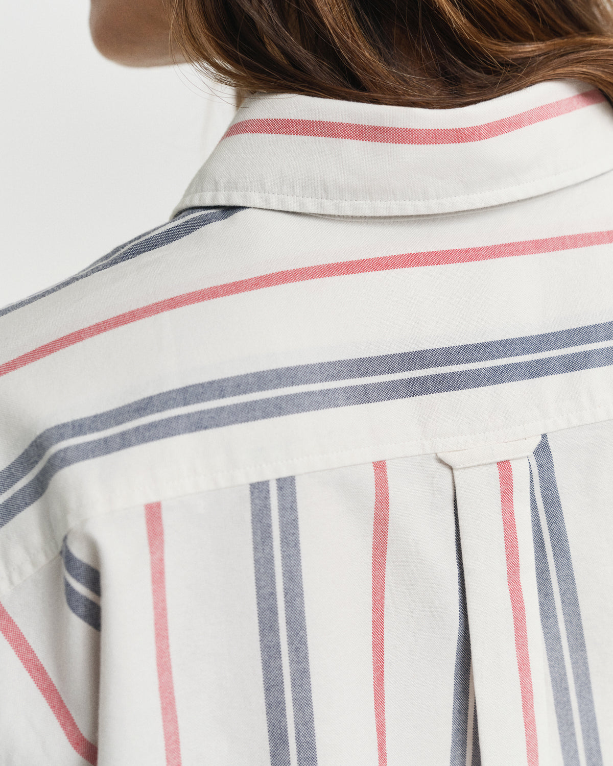 EGGSHELL, REL ARCHIVE OXFORD STRIPED SHIRT, CLOSE-UP BY GANT AU.