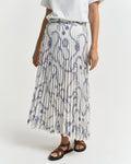 MODEL WEARING SAILING PRINT PLEATED SKIRT