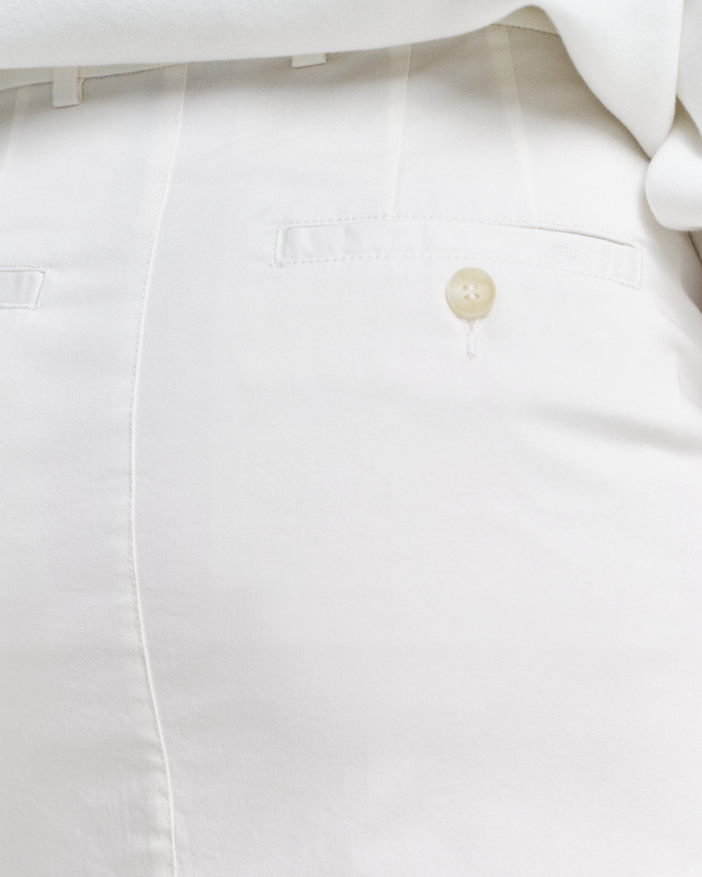 EGGSHELL, CHINO SKIRT, CLOSE-UP BY GANT AU.