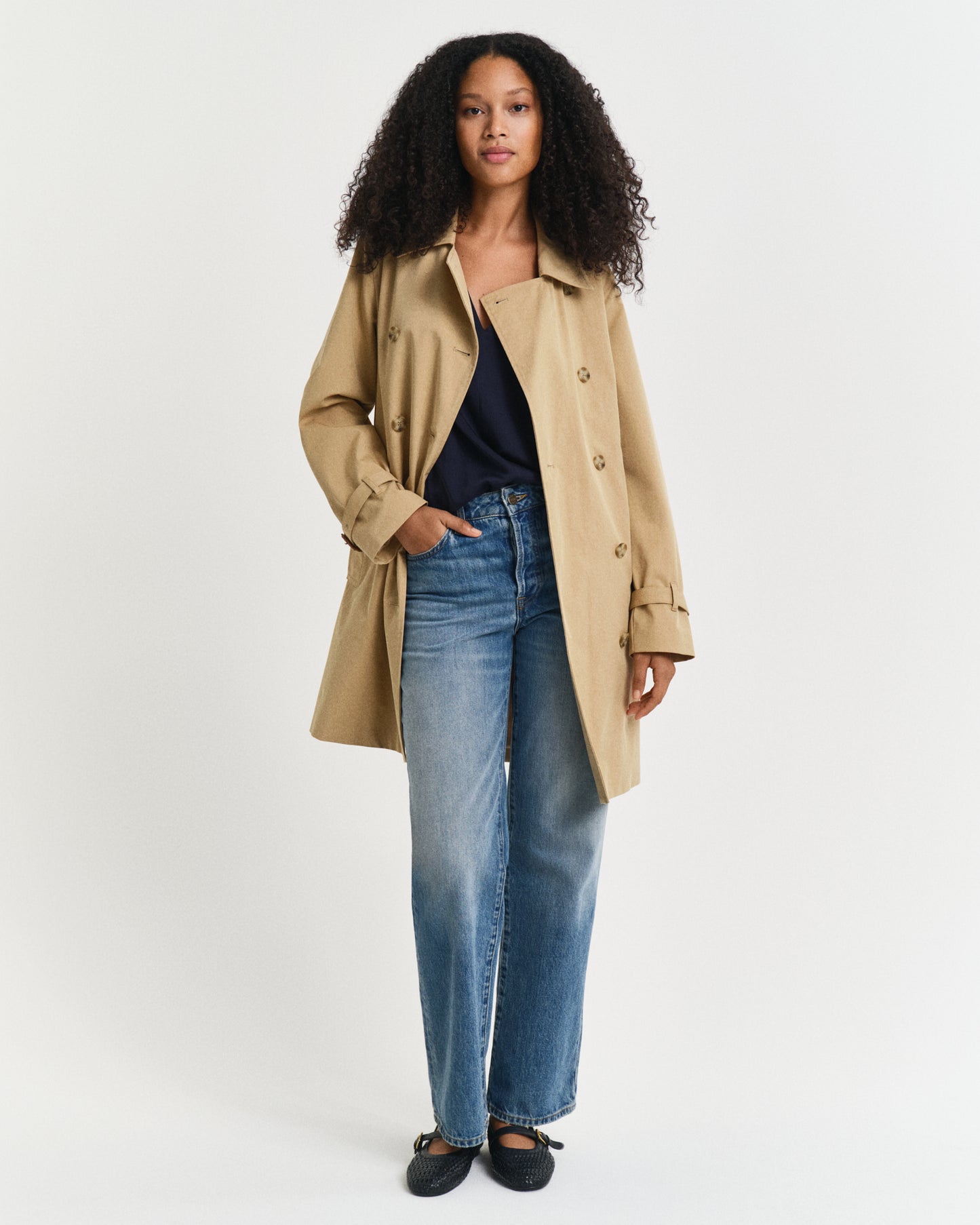 OAK BEIGE, COTTON TRENCH COAT, FRONT-VIEW BY GANT AU.