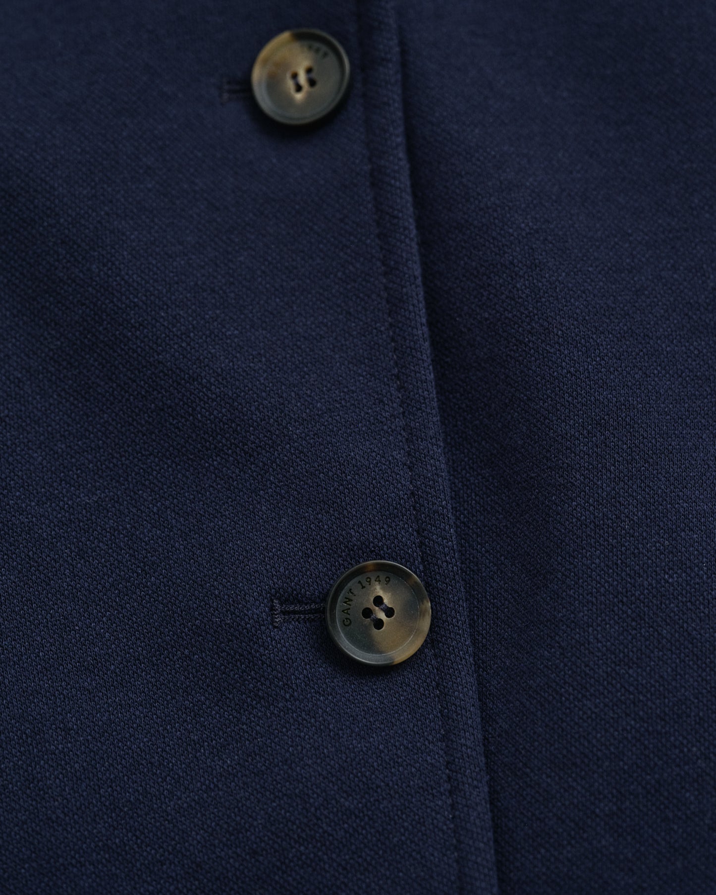 EVENING BLUE, SLIM PIQUE BLAZER, FLAT-LAY BY GANT AU.