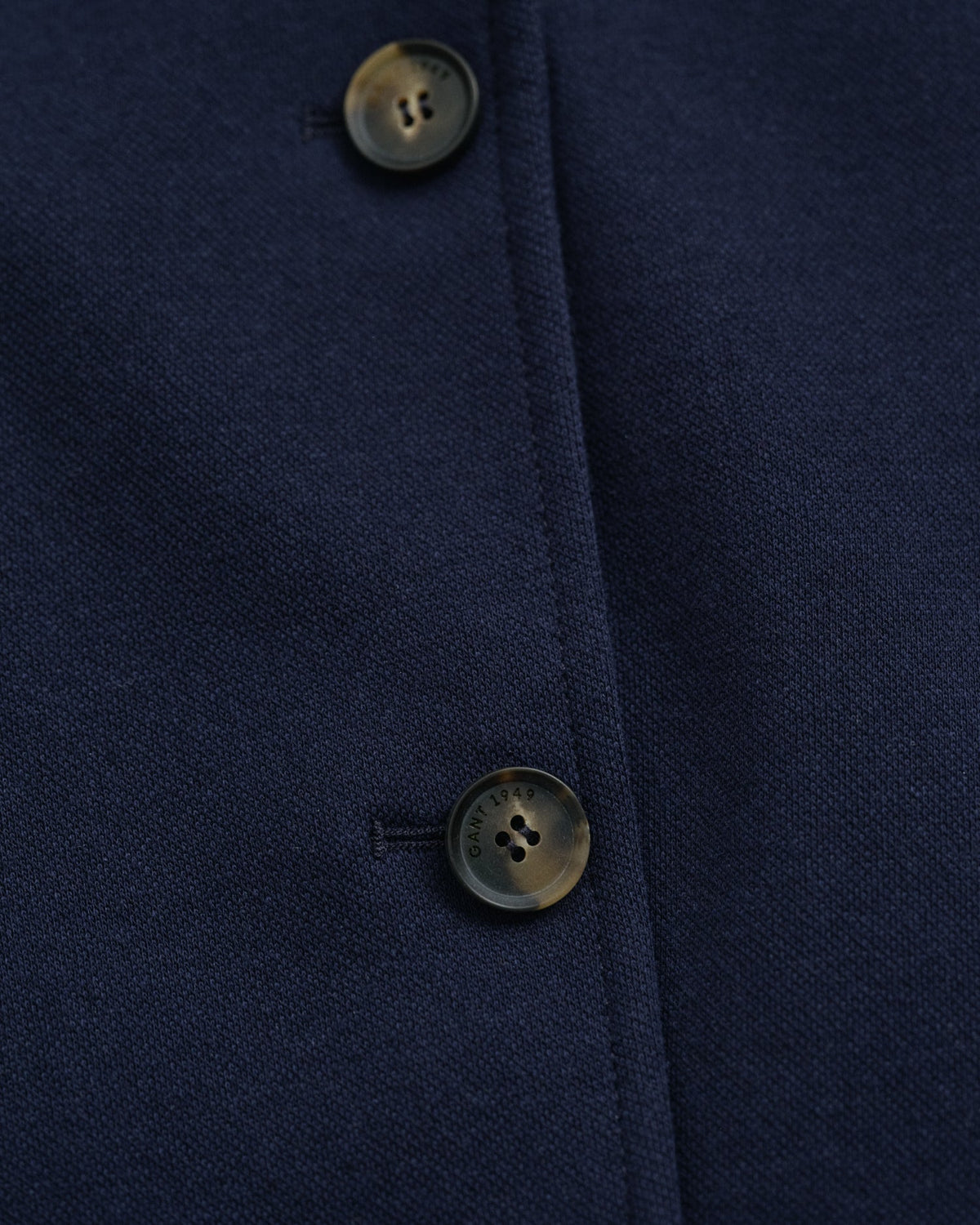 EVENING BLUE, SLIM PIQUE BLAZER, FLAT-LAY BY GANT AU.