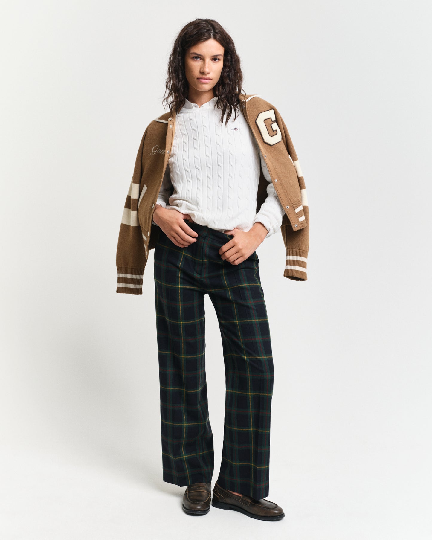 EGGSHELL, STRETCH COTTON CABLE C-NECK BY GANT AU.