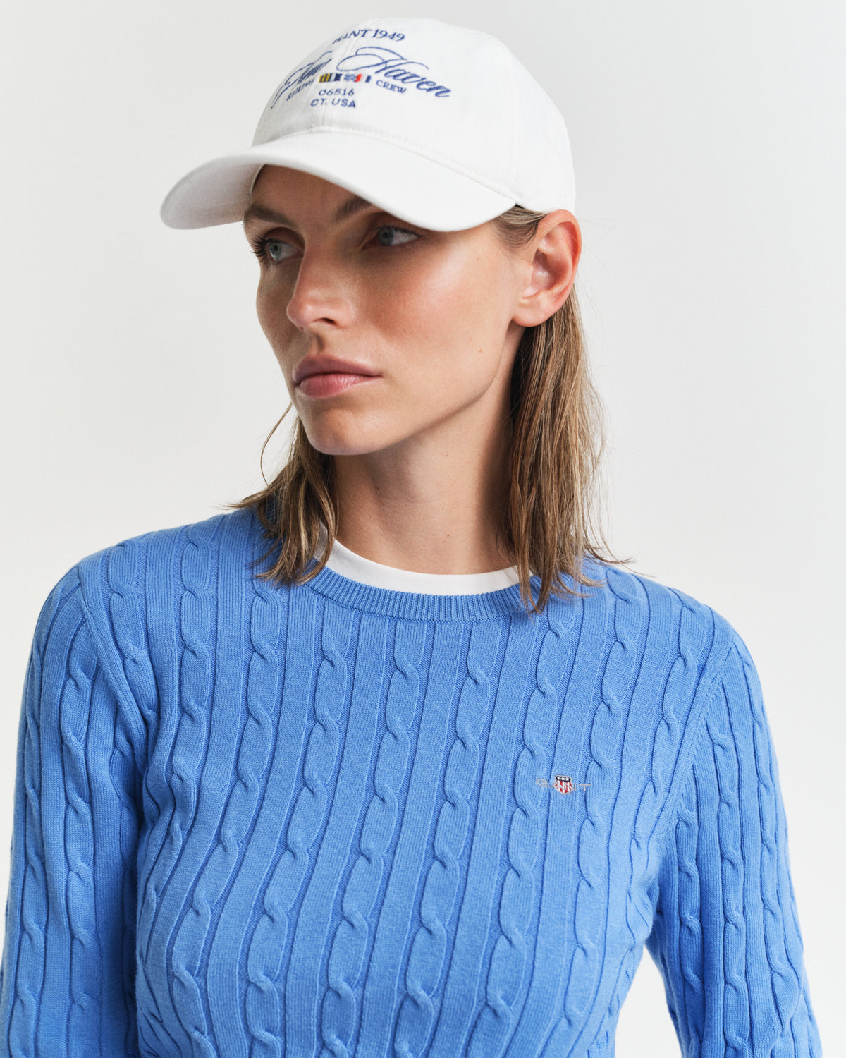 PERFECT BLUE, STRETCH COTTON CABLE C-NECK, CLOSE-UP BY GANT AU.