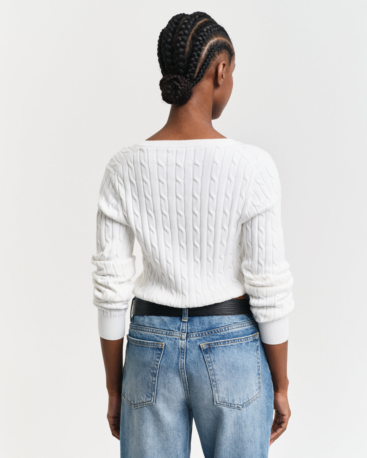 EGGSHELL, STRETCH COTTON CABLE V-NECK, BACK-VIEW BY GANT AU.