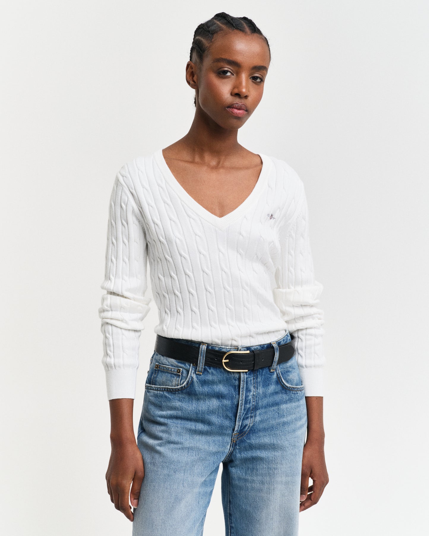 EGGSHELL, STRETCH COTTON CABLE V-NECK, FRONT-VIEW BY GANT AU.