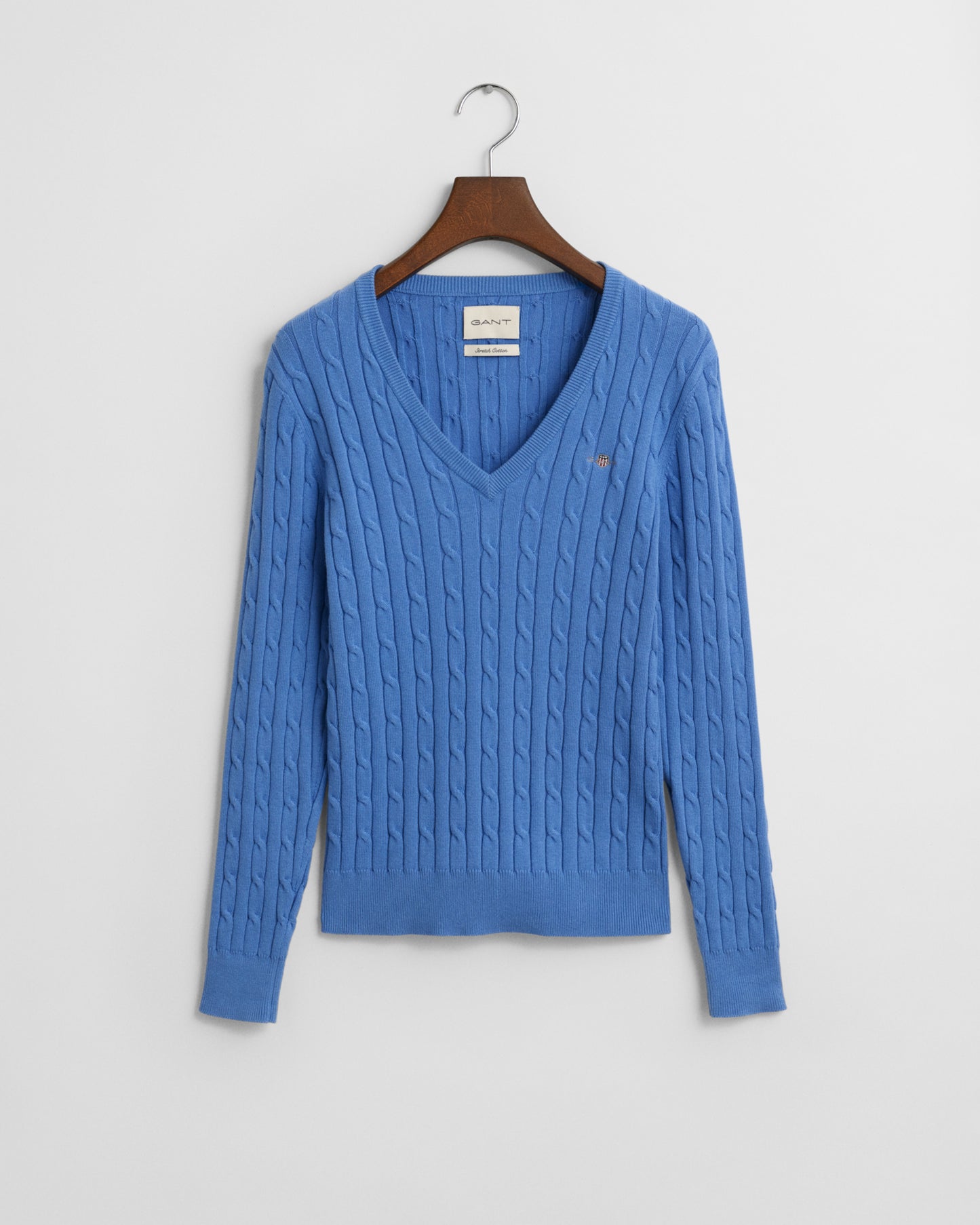 PERFECT BLUE, STRETCH COTTON CABLE V-NECK, FLAT-LAY BY GANT AU.