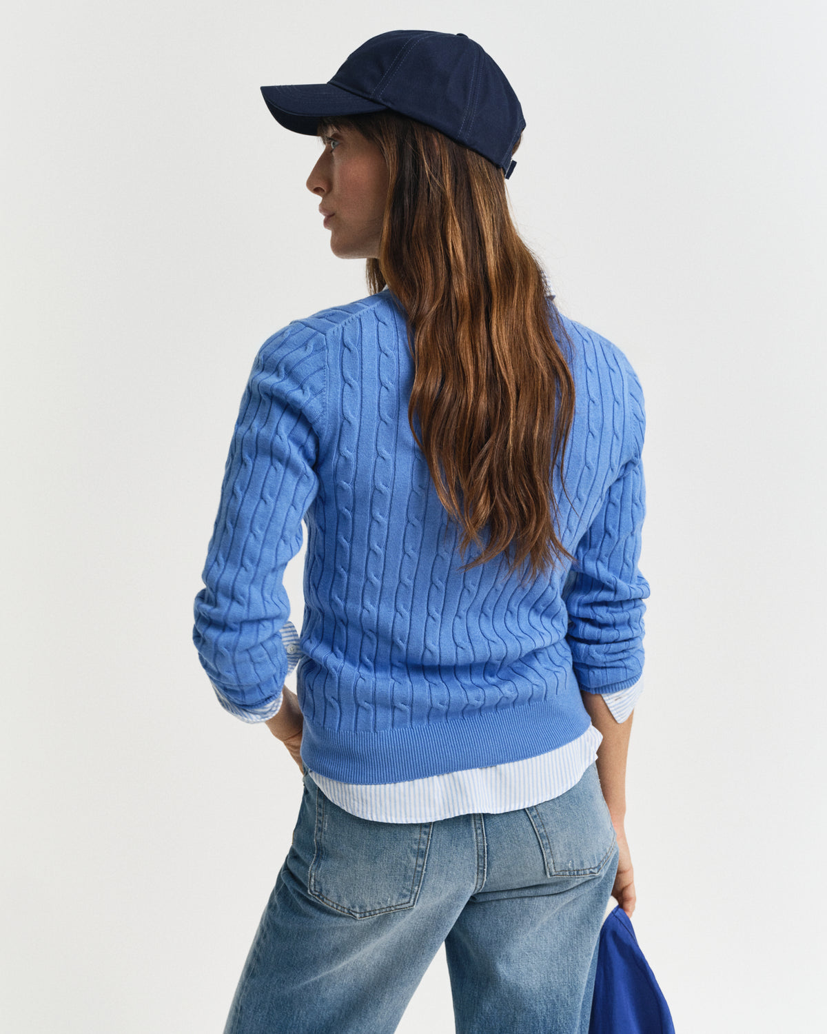 PERFECT BLUE, STRETCH COTTON CABLE V-NECK, BACK-VIEW BY GANT AU.