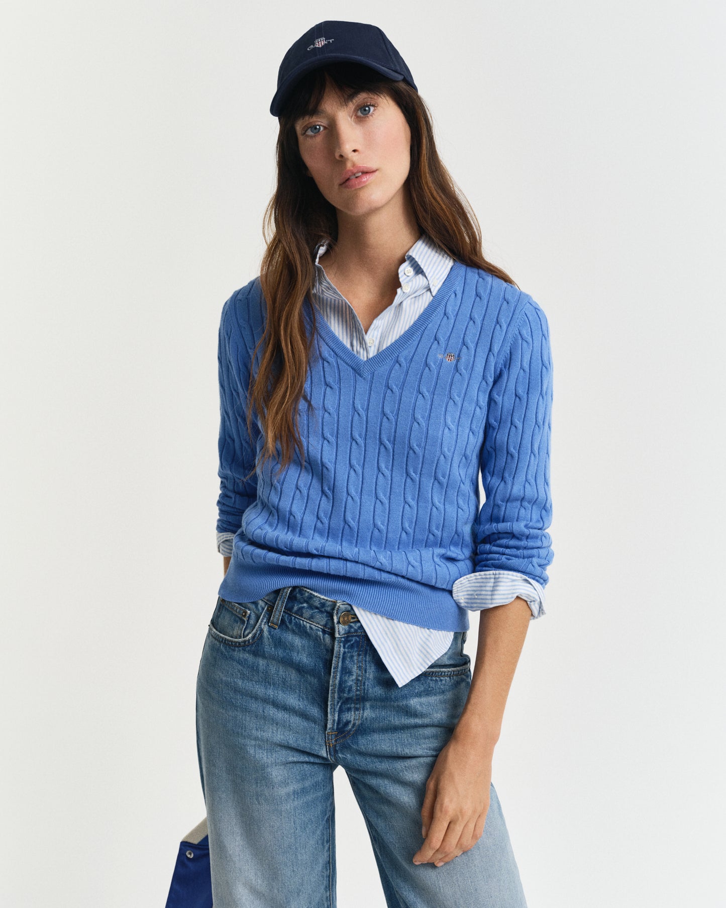 PERFECT BLUE, STRETCH COTTON CABLE V-NECK, FRONT-VIEW BY GANT AU.