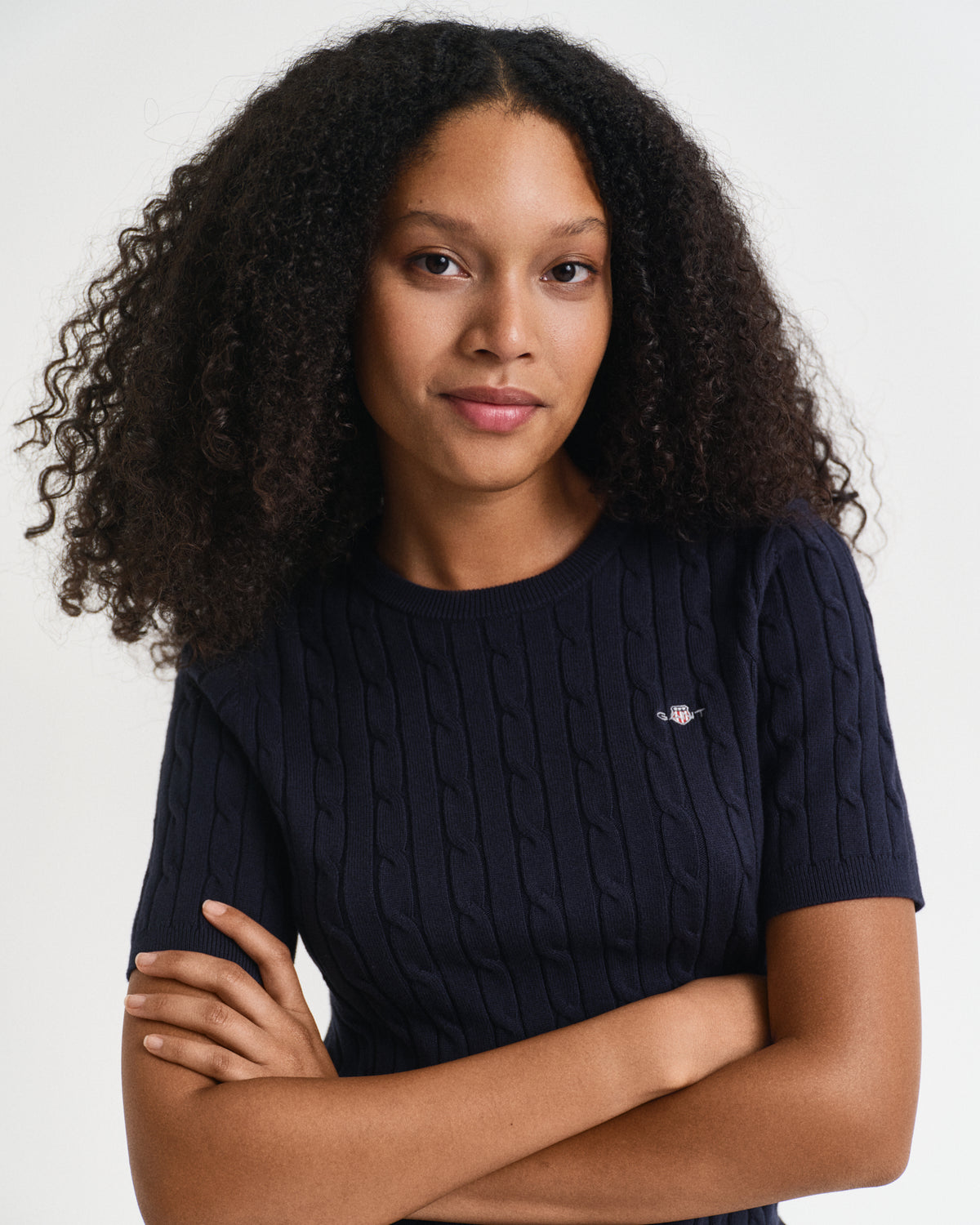 EVENING BLUE, STRETCH COTTON CABLE SS C-NECK, CLOSE-UP BY GANT AU.