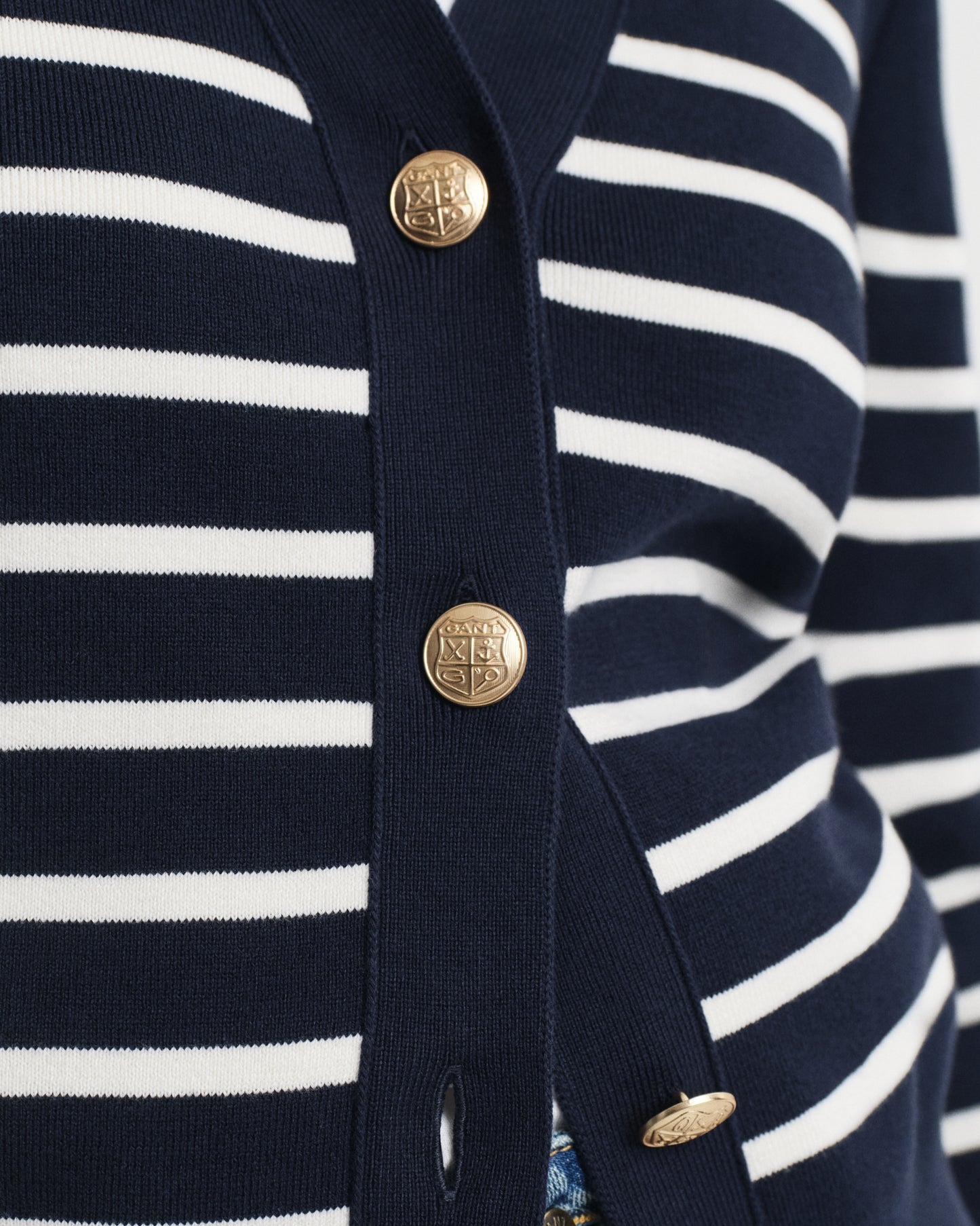 EVENING BLUE, STRIPED COTTON CARDIGAN, CLOSE-UP BY GANT AU.