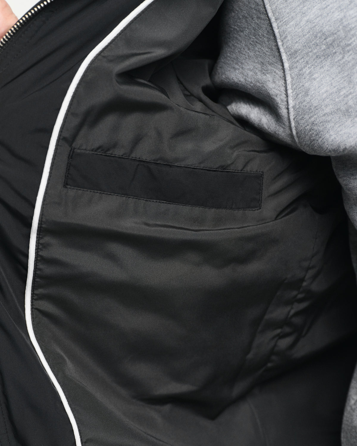 BLACK, QUILTED WINDCHEATER, CLOSE-UP BY GANT AU.