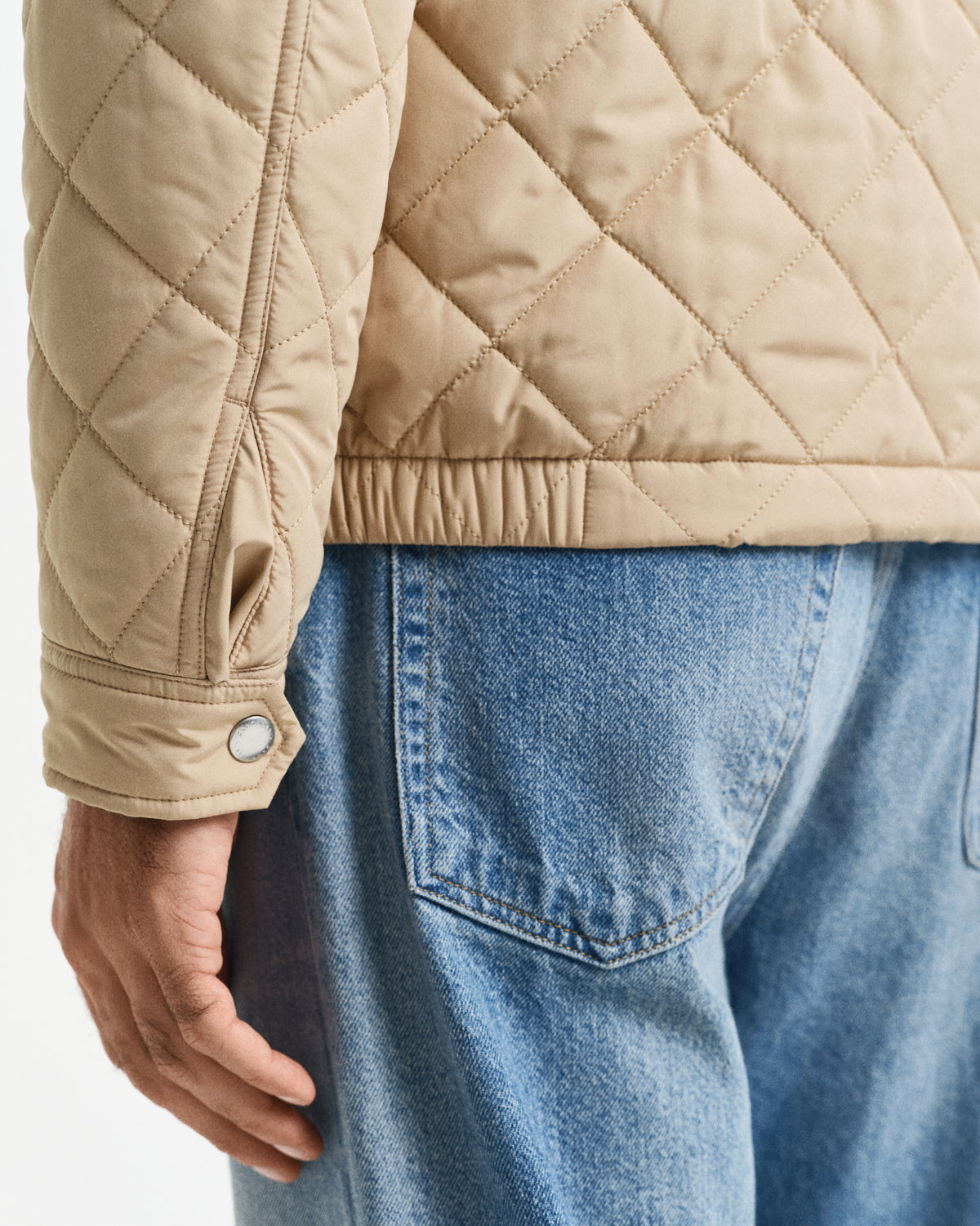 DARK KHAKI, QUILTED WINDCHEATER, CLOSE-UP BY GANT AU.