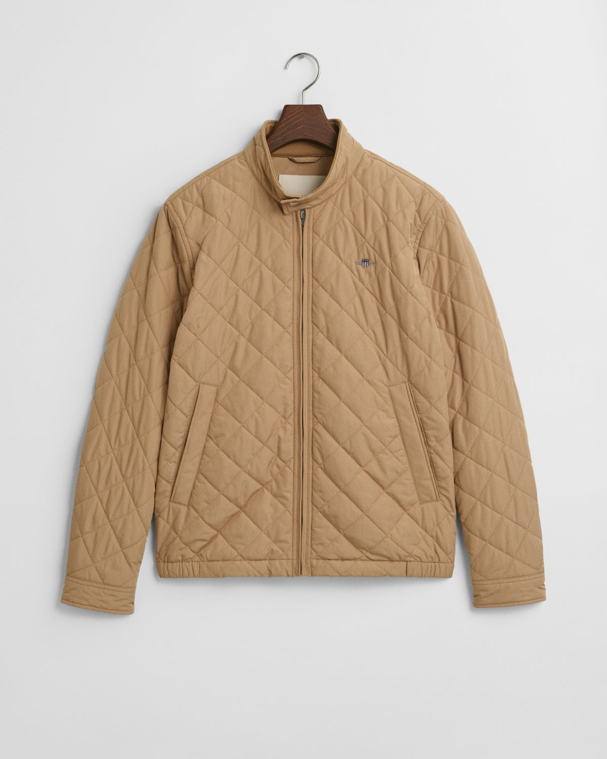 DARK KHAKI, QUILTED WINDCHEATER, FLAT-LAY BY GANT AU.