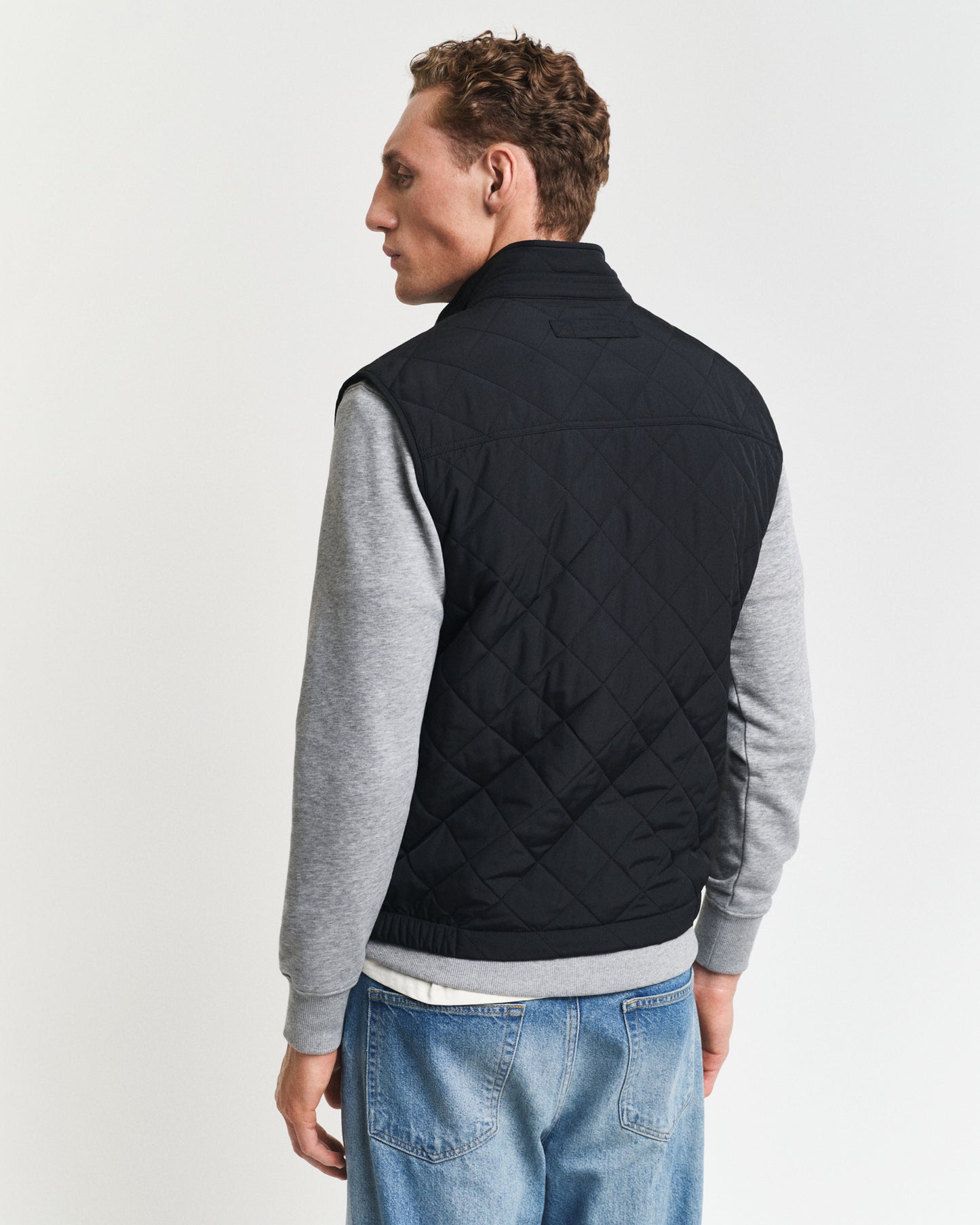 BLACK, QUILTED WINDCHEATER VEST, BACK-VIEW BY GANT AU.