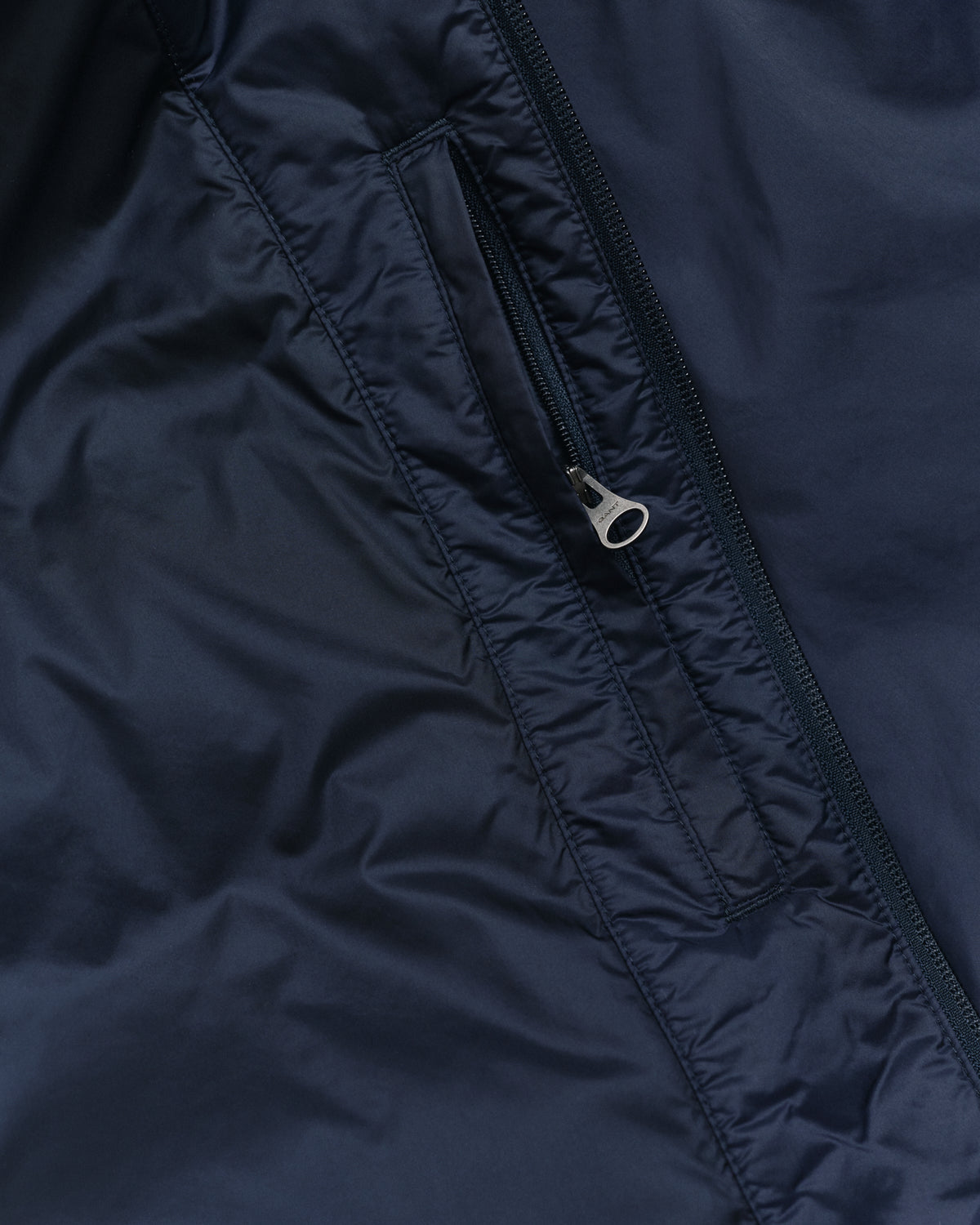 EVENING BLUE, LIGHT INSULATED JACKET, CLOSE-UP BY GANT AU.