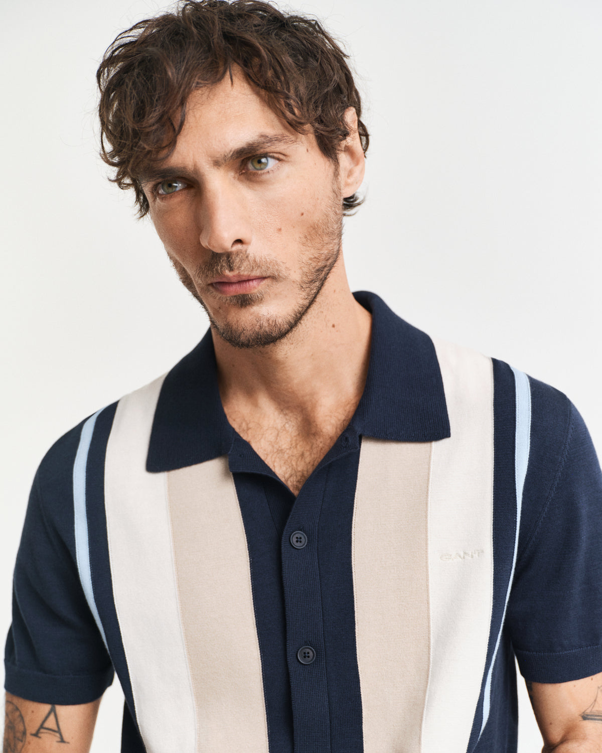 EVENING BLUE, COLOR BLOCKED COTTON SS POLO, CLOSE-UP BY GANT AU.