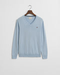 FRESH BLUE, CLASSIC COTTON V-NECK, FLAT-LAY BY GANT AU.