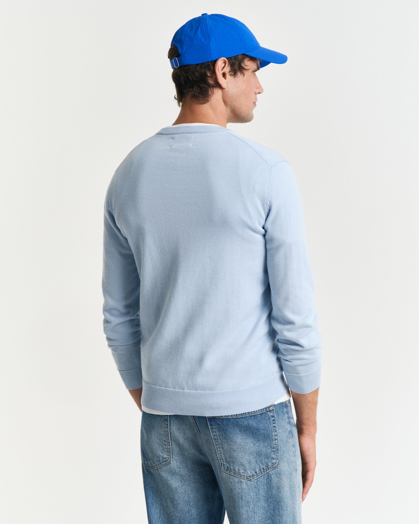FRESH BLUE, CLASSIC COTTON V-NECK, BACK-VIEW BY GANT AU.