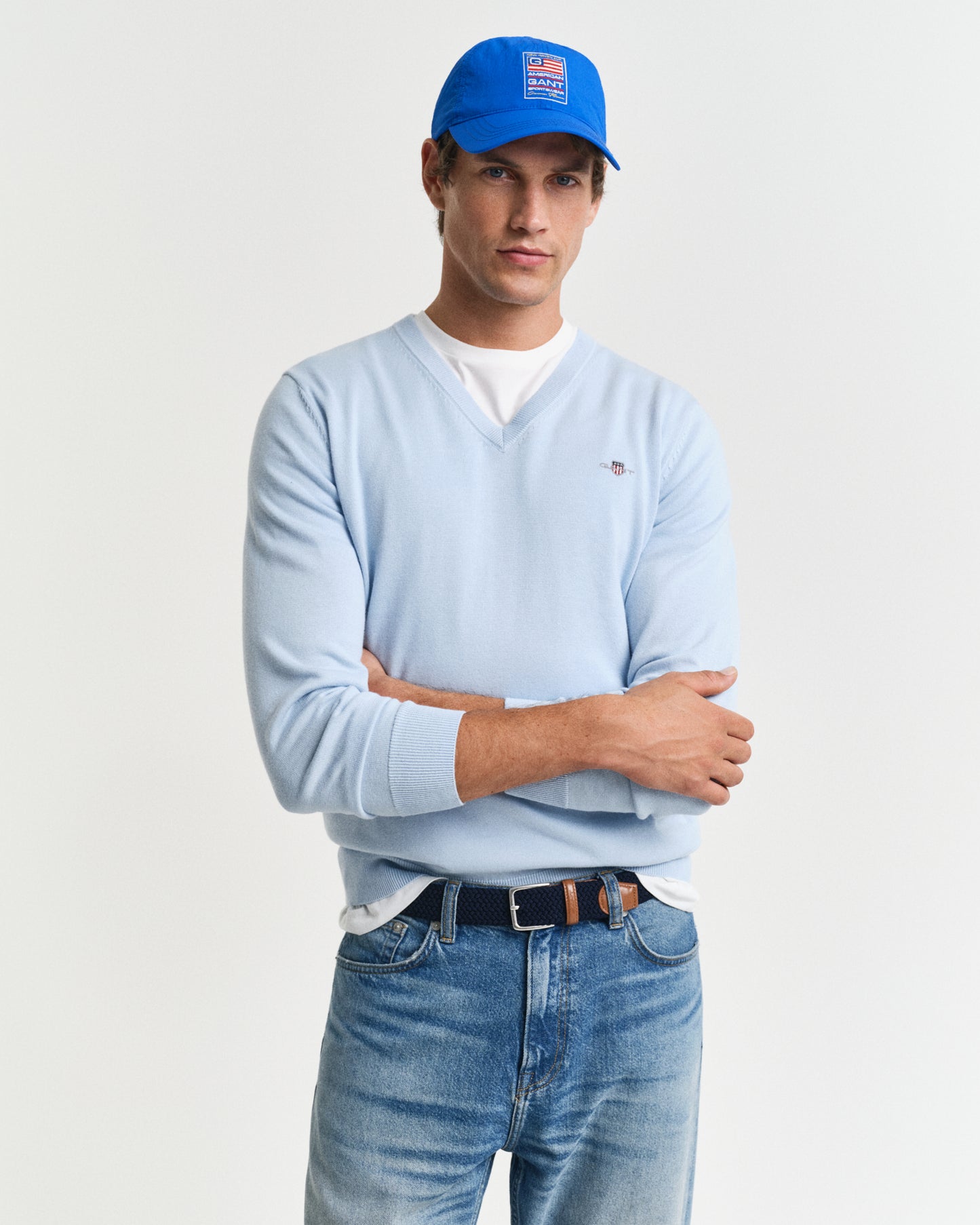 FRESH BLUE, CLASSIC COTTON V-NECK, FRONT-VIEW BY GANT AU.