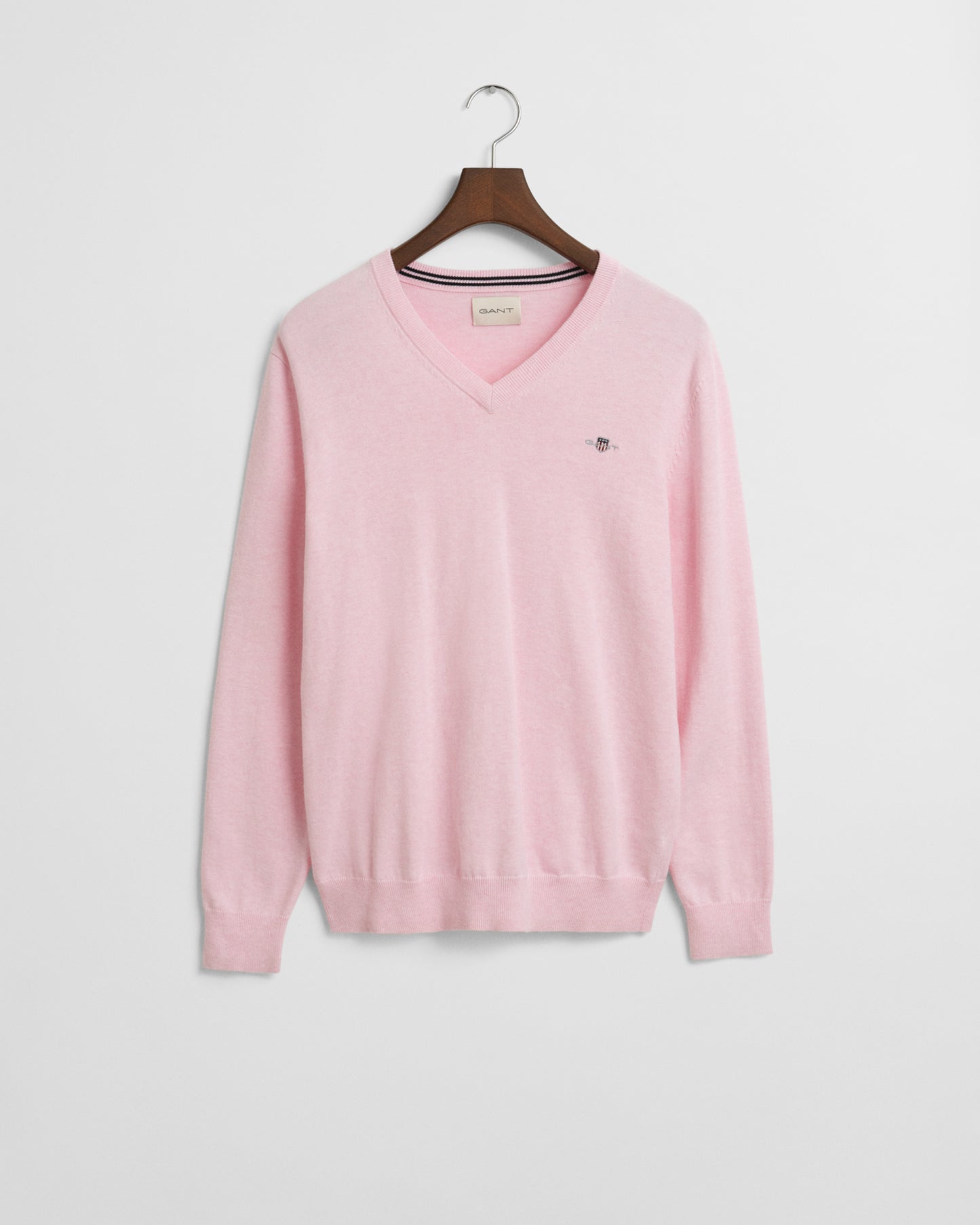 LIGHT PINK MELANGE, CLASSIC COTTON V-NECK, FLAT-LAY BY GANT AU.