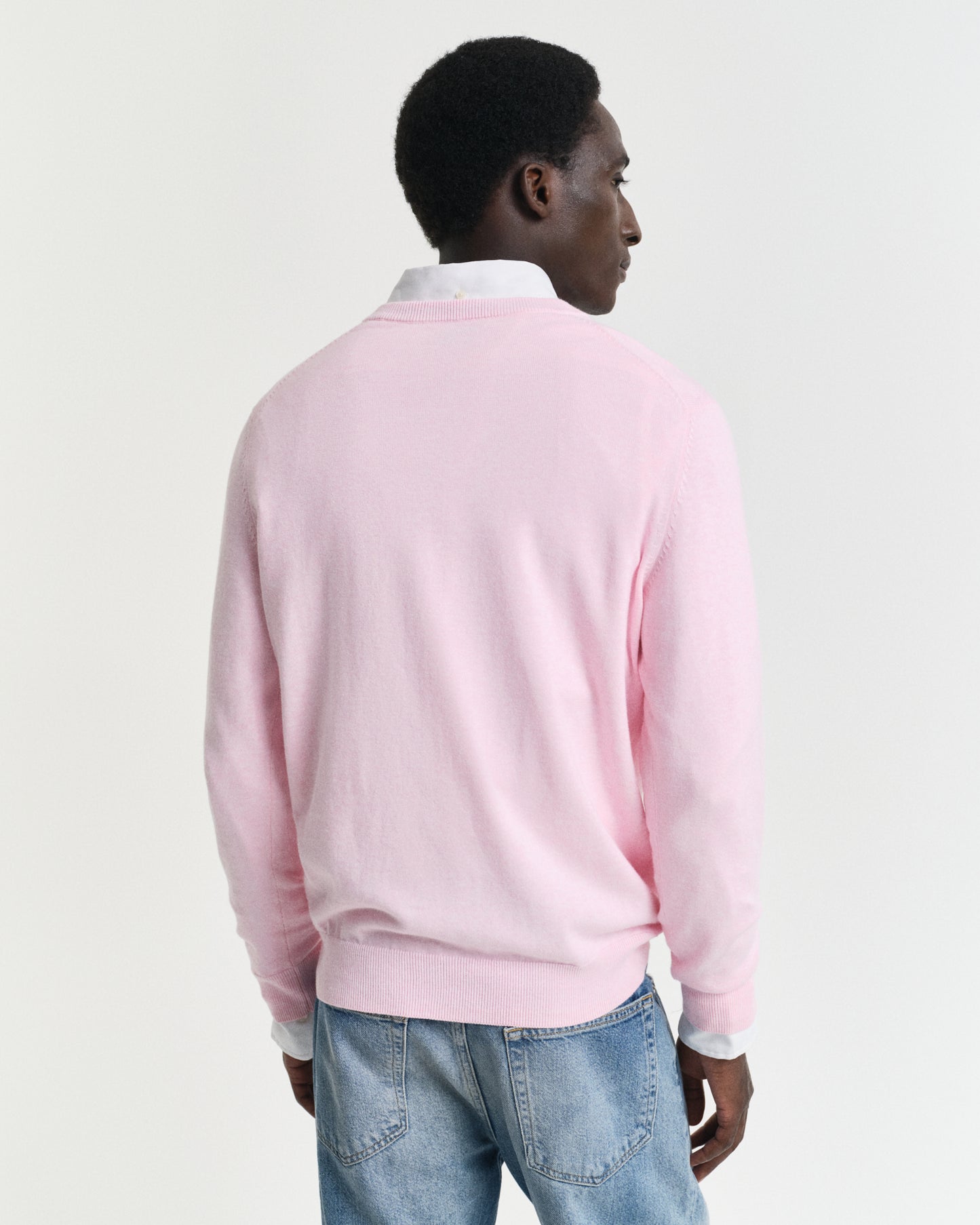 LIGHT PINK MELANGE, CLASSIC COTTON V-NECK, BACK-VIEW BY GANT AU.