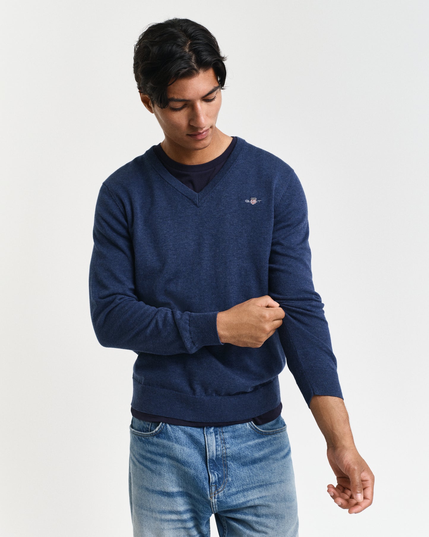 DK JEANSBLUE MELANGE, CLASSIC COTTON V-NECK, FRONT-VIEW BY GANT AU.