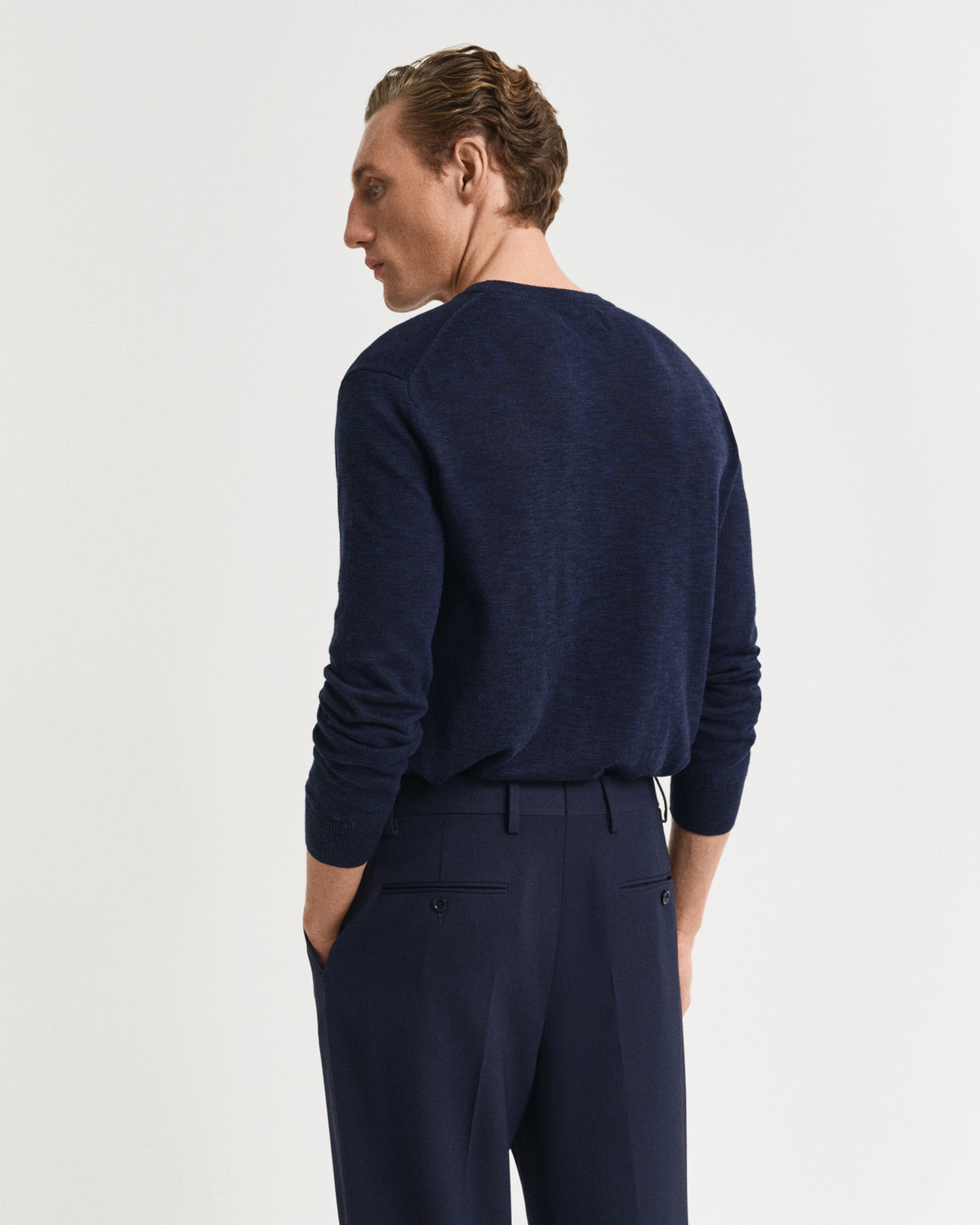 EVENING BLUE, LINEN BLEND C-NECK, BACK-VIEW BY GANT AU.
