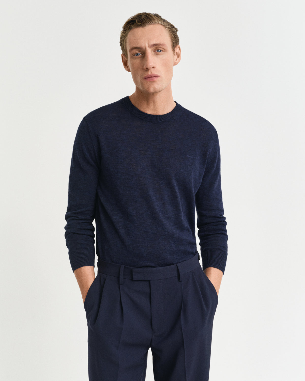 EVENING BLUE, LINEN BLEND C-NECK, FRONT-VIEW BY GANT AU.