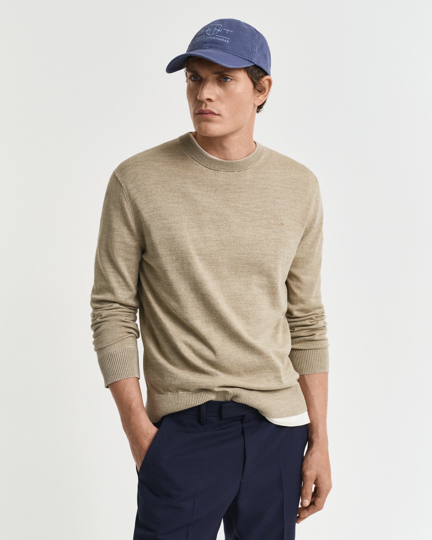 DRY SAND, SUNFADED C-NECK, FRONT-VIEW BY GANT AU.