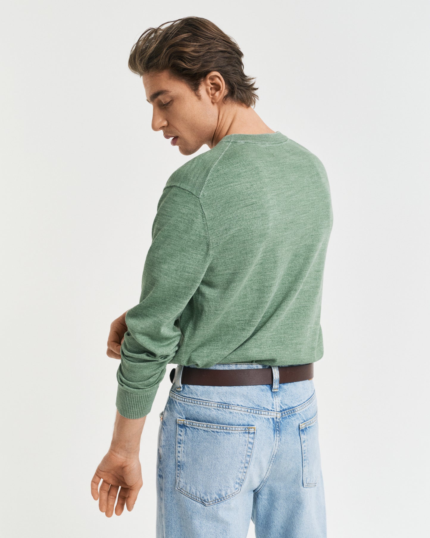 KALAMATA GREEN, SUNFADED C-NECK, BACK-VIEW BY GANT AU.