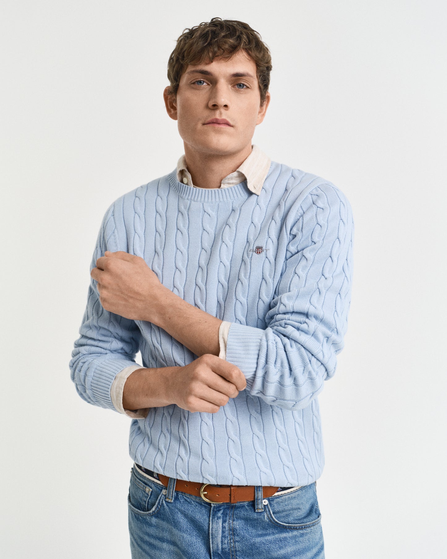 FRESH BLUE, COTTON CABLE C-NECK, FRONT-VIEW BY GANT AU.