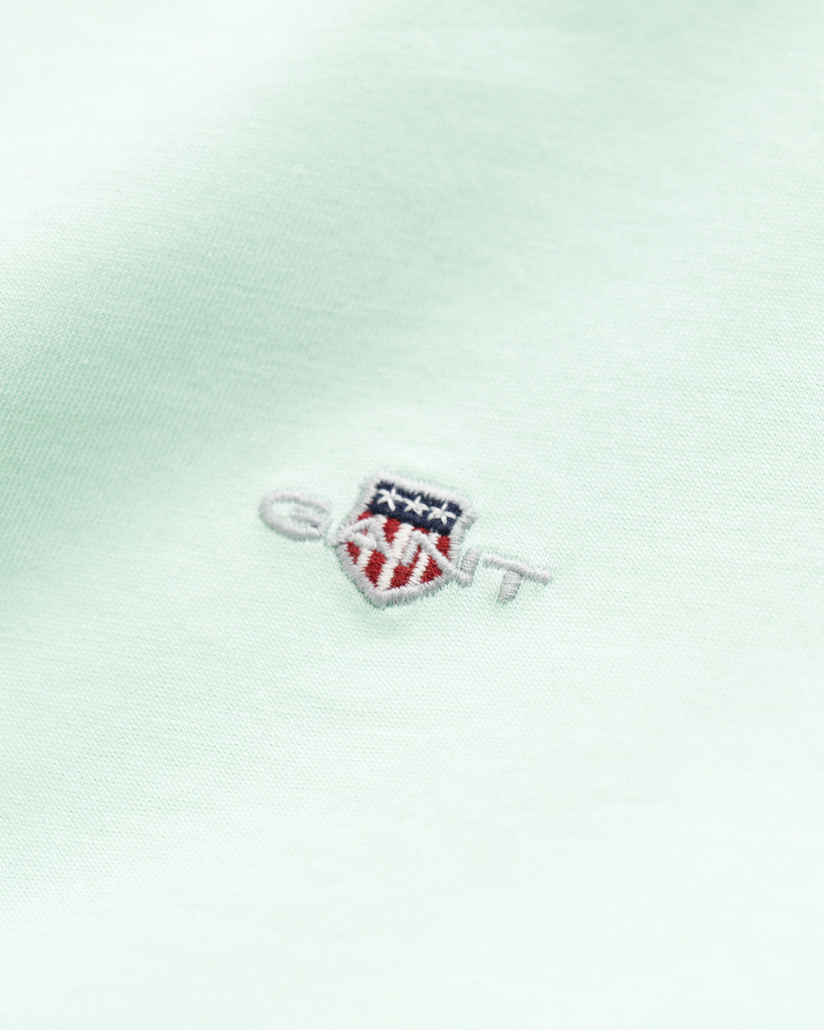 FADED MINT, SHIELD SS T-SHIRT, CLOSE-UP BY GANT AU.