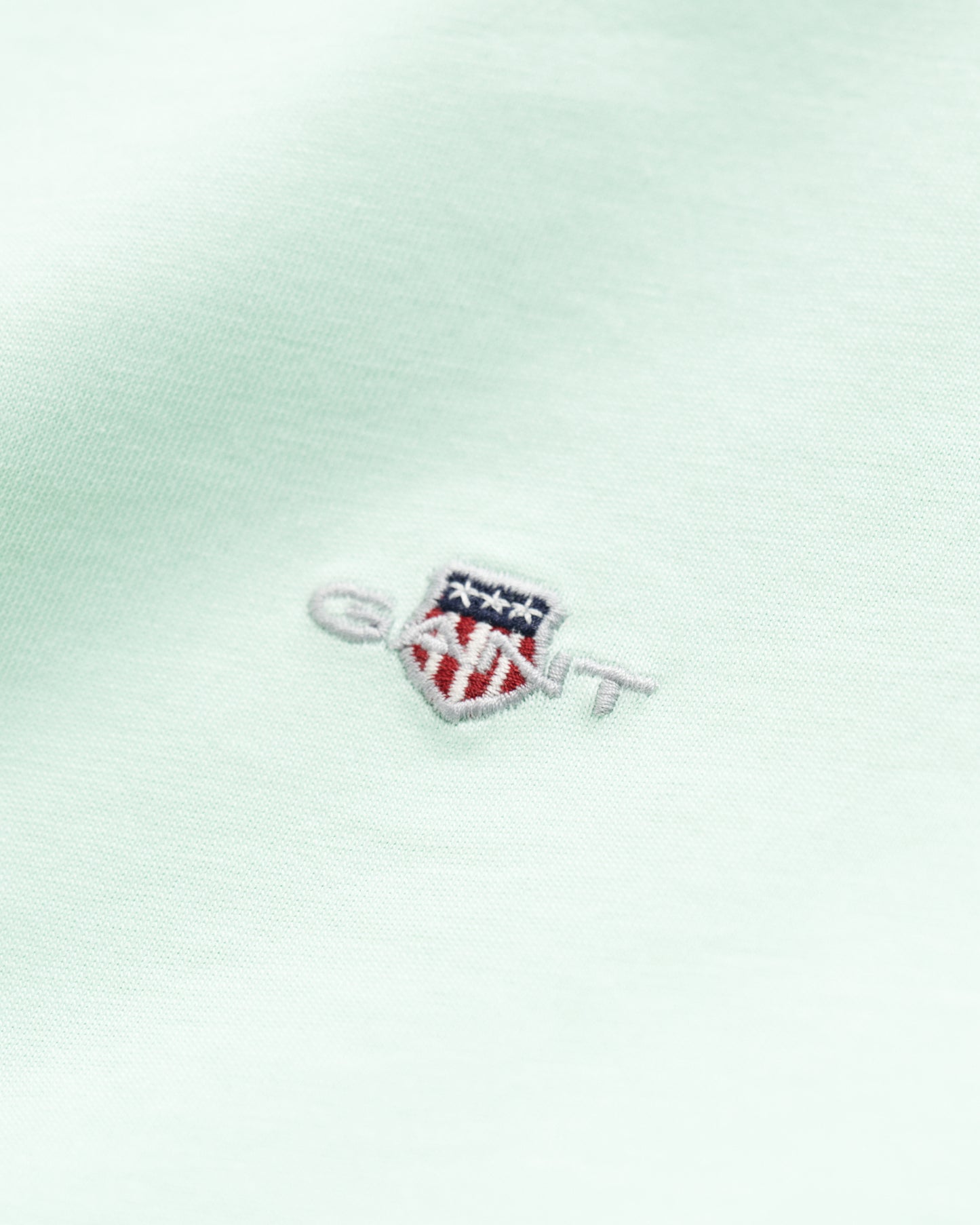 FADED MINT, SHIELD SS T-SHIRT, CLOSE-UP BY GANT AU.