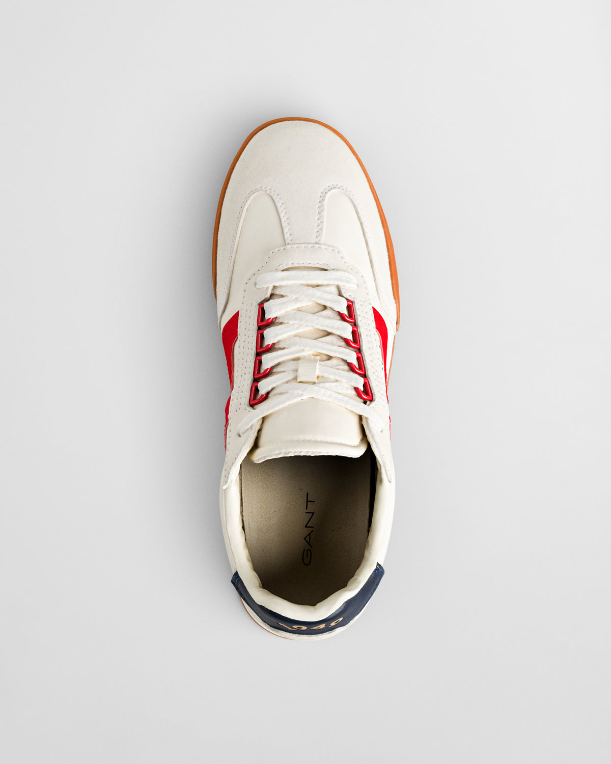 RUBY RED, BAYLLE, FLAT-LAY BY GANT AU.