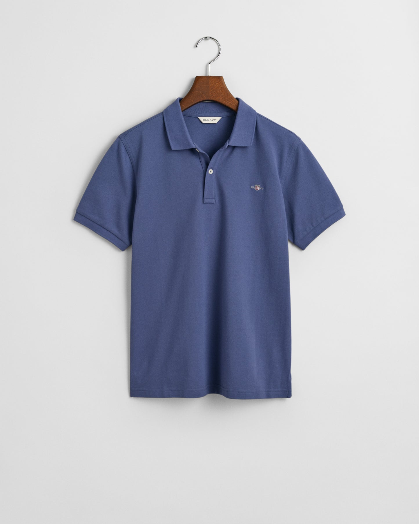 DUSTY NAVY, SHIELD SS PIQUE BY GANT AU.