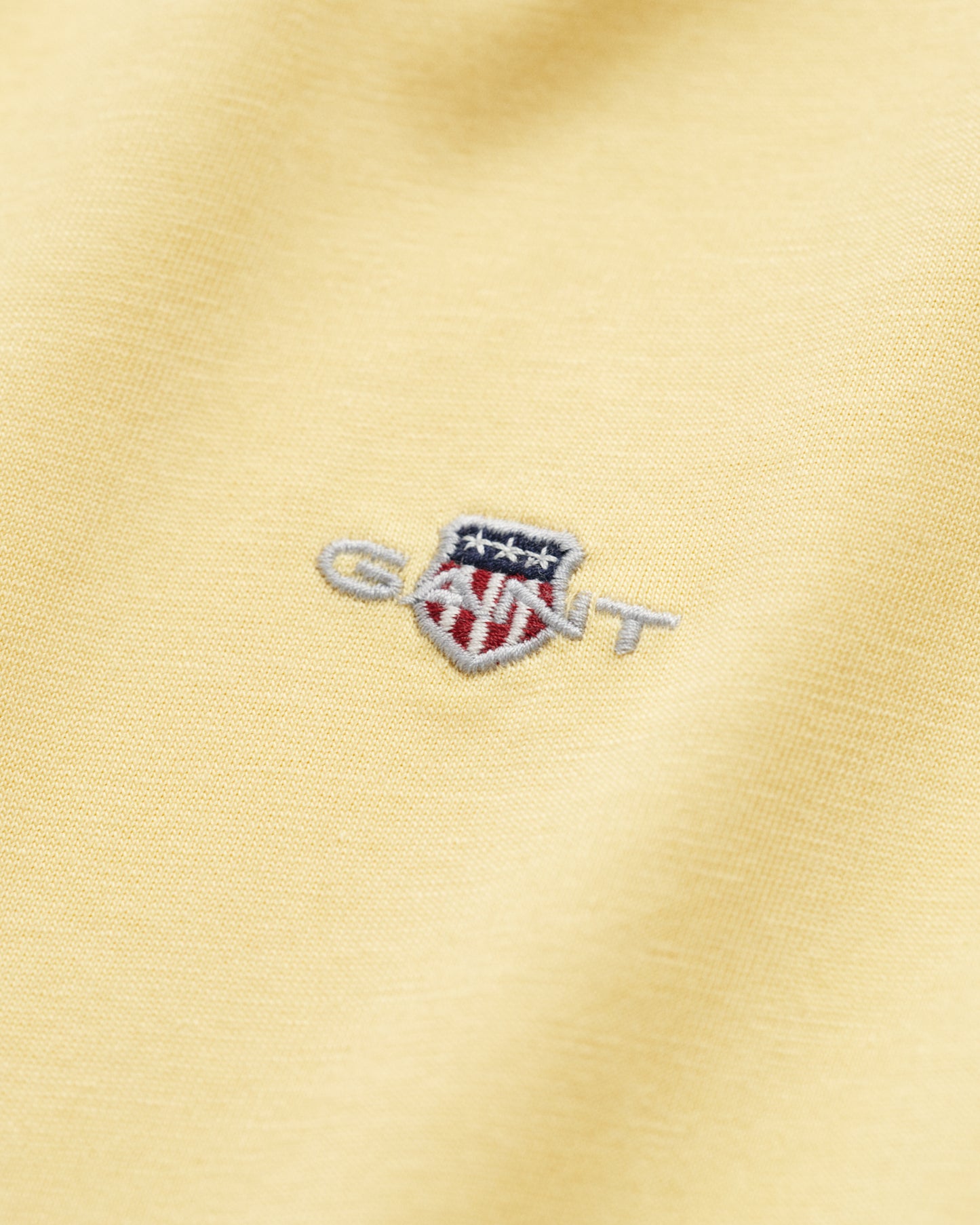 DUSTY LIGHT YELLOW, SHIELD SS T-SHIRT, CLOSE-UP BY GANT AU.
