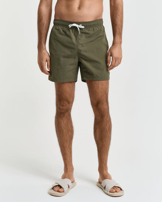 JUNIPER GREEN, SWIM SHORTS, CLOSE-UP BY GANT AU.
