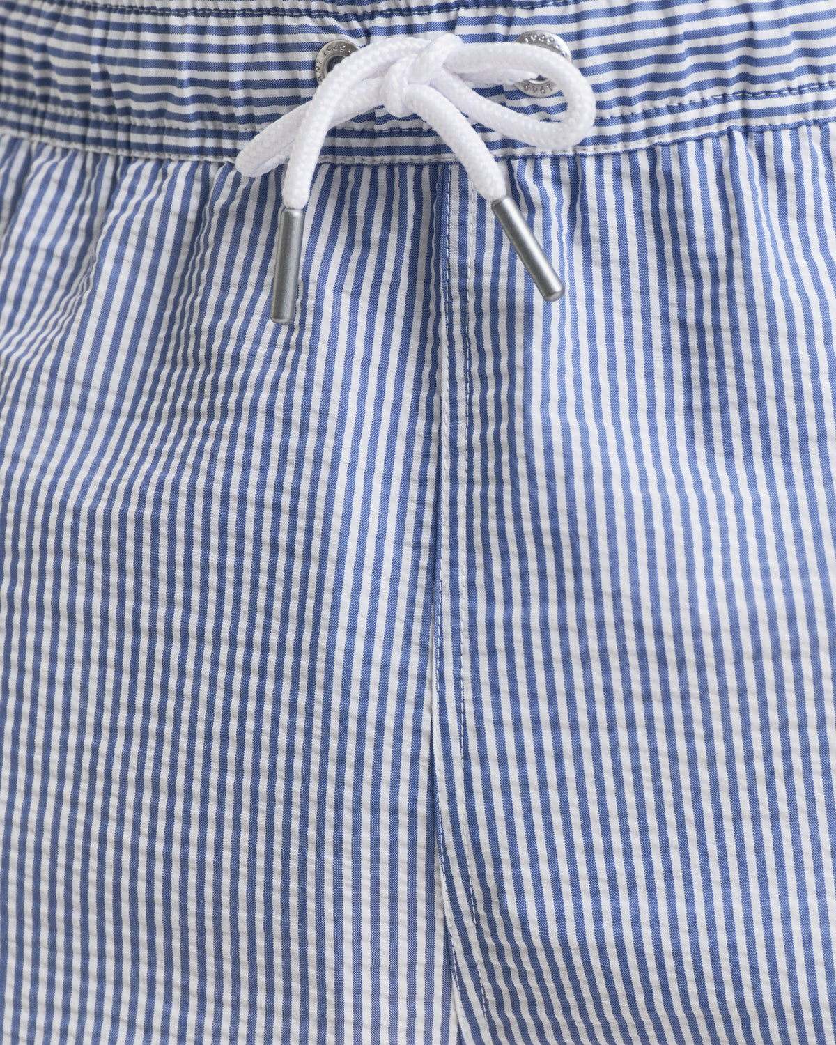 RICH BLUE, SEERSUCKER SWIM SHORTS, CLOSE-UP BY GANT AU.