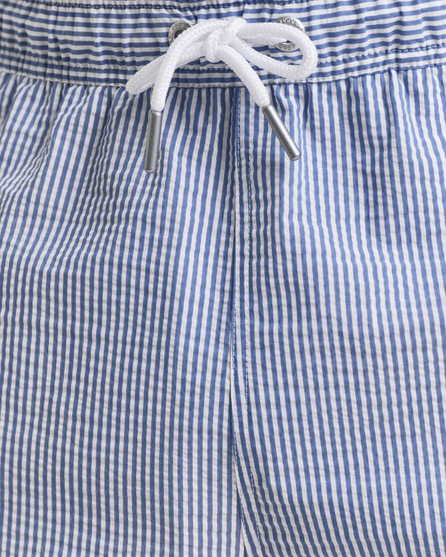 RICH BLUE, SEERSUCKER SWIM SHORTS, CLOSE-UP BY GANT AU.