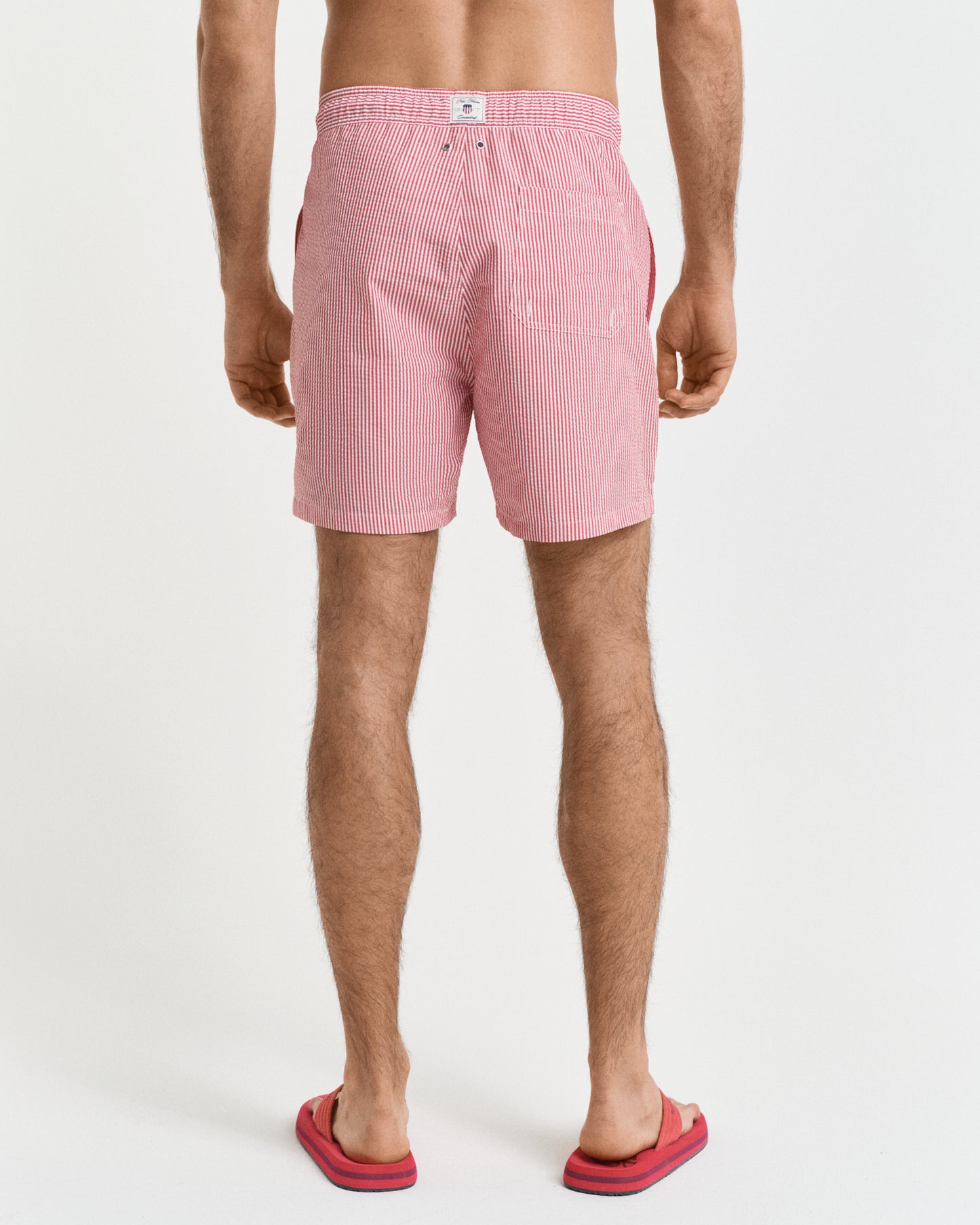 RUBY RED, SEERSUCKER SWIM SHORTS, BACK-VIEW BY GANT AU.