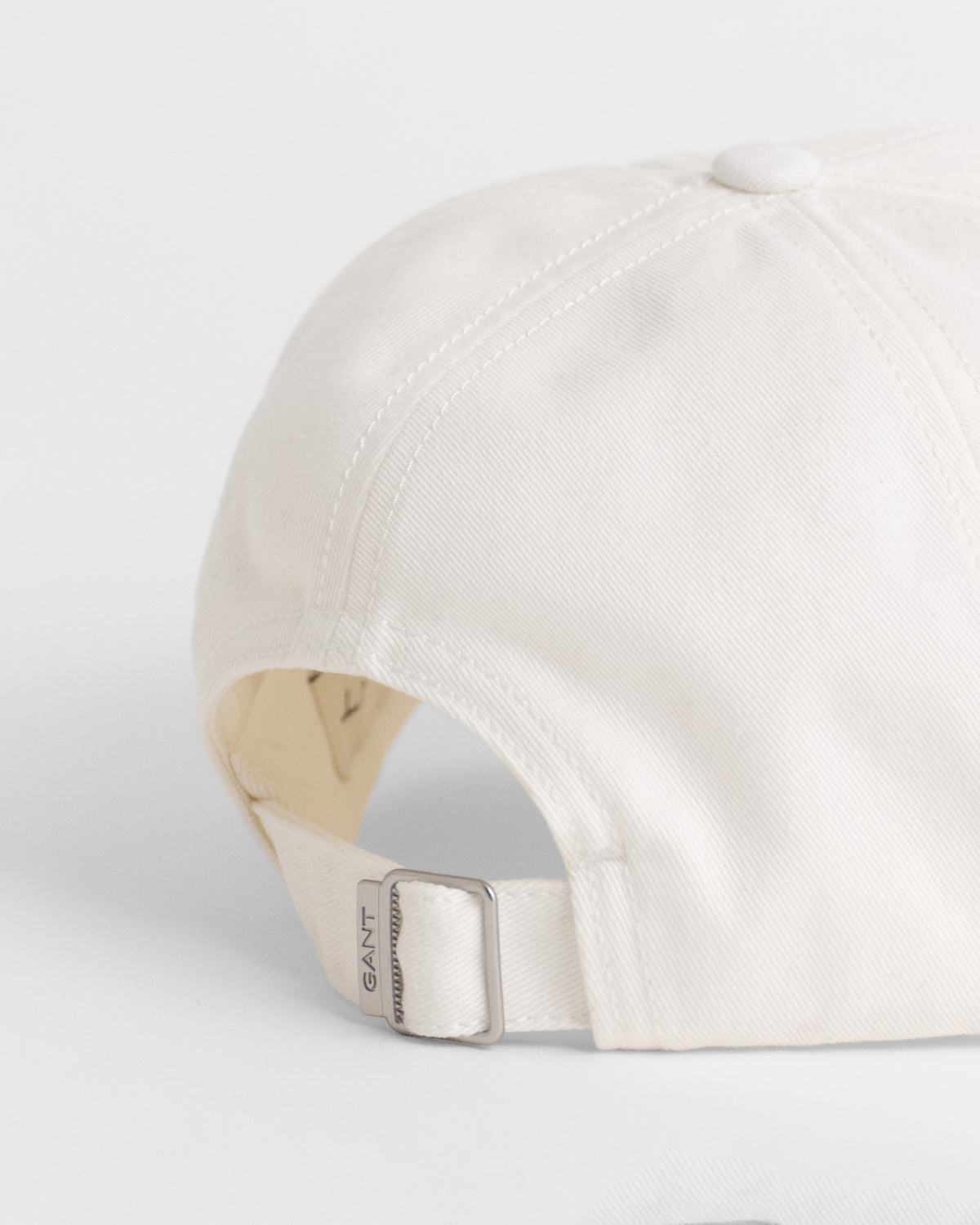EGGSHELL, SHIELD COTTON TWILL CAP, CLOSE-UP BY GANT AU.
