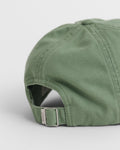 KALAMATA GREEN, TONAL ARCHIVE SHIELD CAP, CLOSE-UP BY GANT AU.