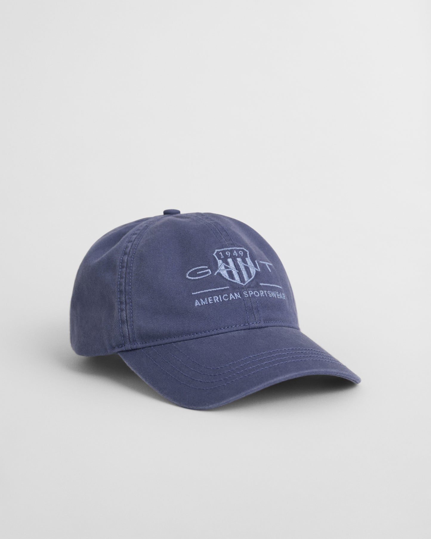 DUSTY NAVY, TONAL ARCHIVE SHIELD CAP, FRONT-VIEW BY GANT AU.