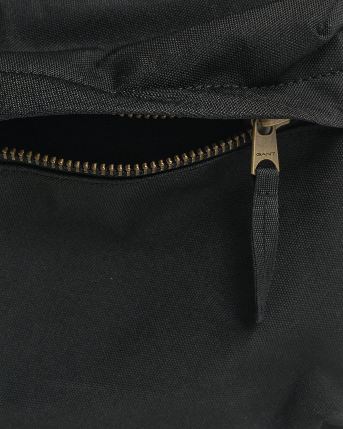 BLACK, ARCHIVE SHIELD BACKPACK, CLOSE-UP BY GANT AU.
