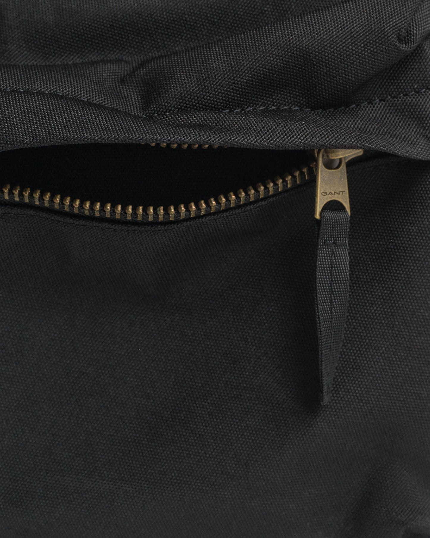 BLACK, ARCHIVE SHIELD BACKPACK, CLOSE-UP BY GANT AU.