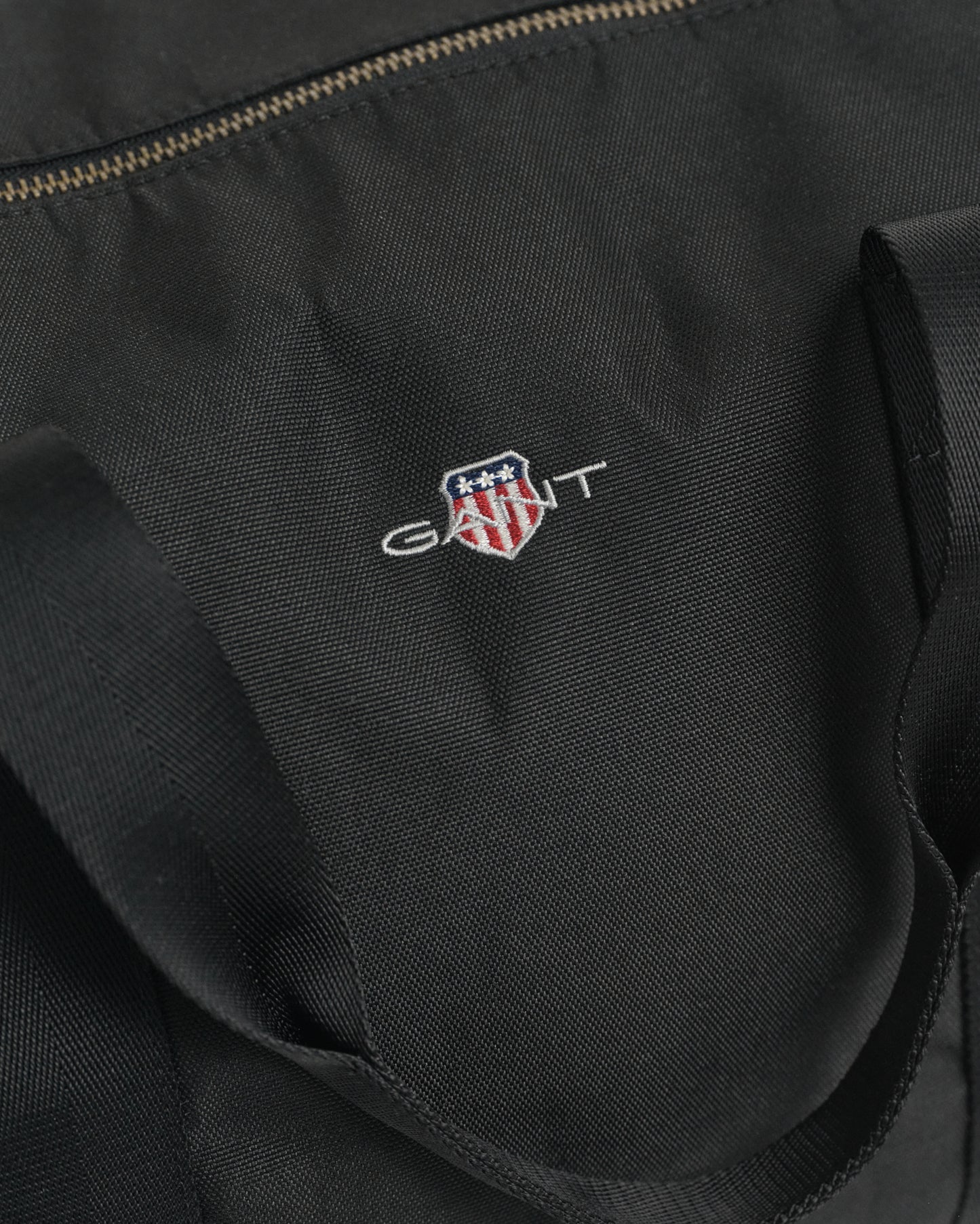 BLACK, ARCHIVE SHIELD DUFFLE BAG, FLAT-LAY BY GANT AU.