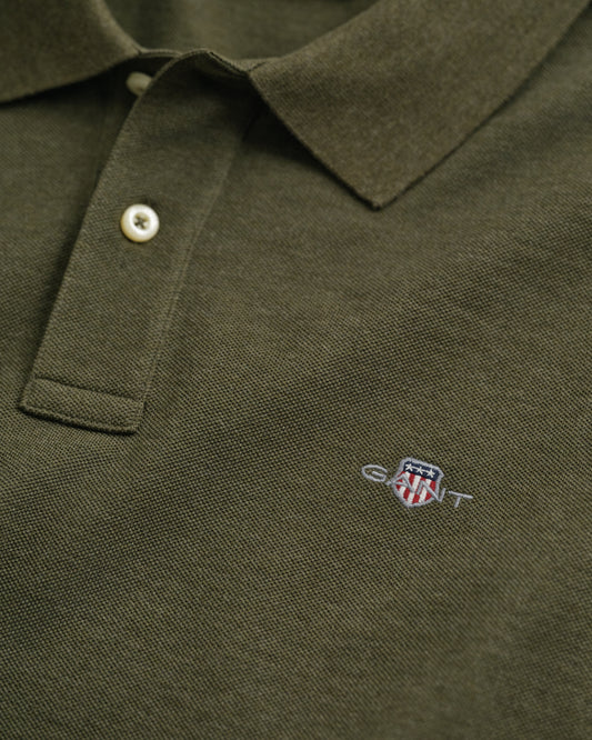 KHAKI GREEN MELANGE, REG SHIELD SS PIQUE POLO, CLOSE-UP BY GANT AU.