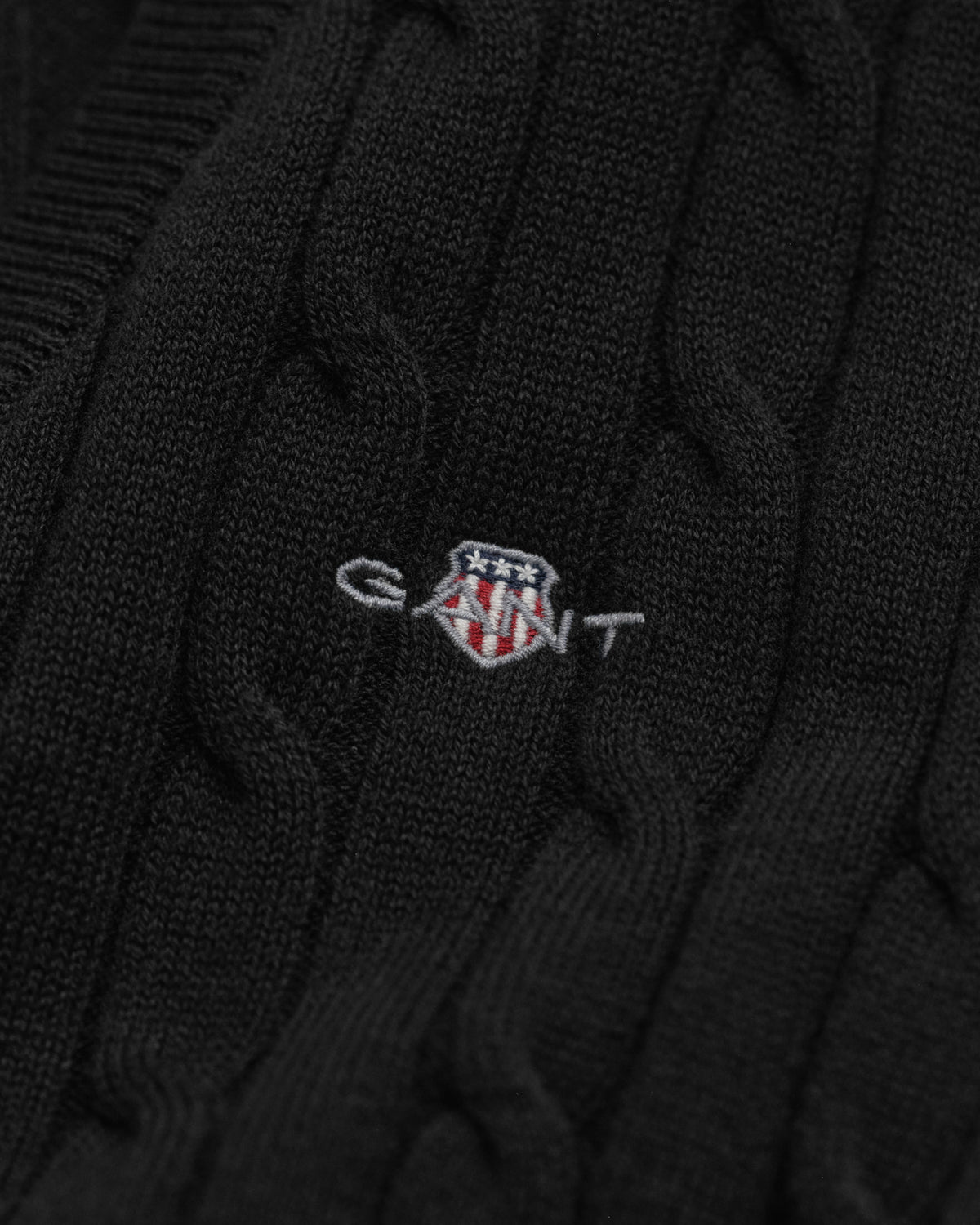 BLACK, STRETCH COTTON CABLE V-NECK, CLOSE-UP BY GANT AU.